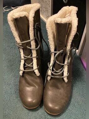 Time and Tru Brown Faux-Sherpa Lace-Up Winter Boots